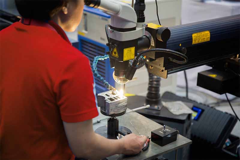 Лазерная точечная сварка для прецизионного ремонта: пресс-форм и корпусов ювелирных изделий